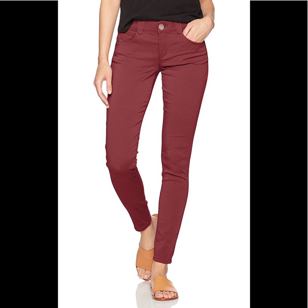 Democracy Ab Technology Skinny pants. Size 4.